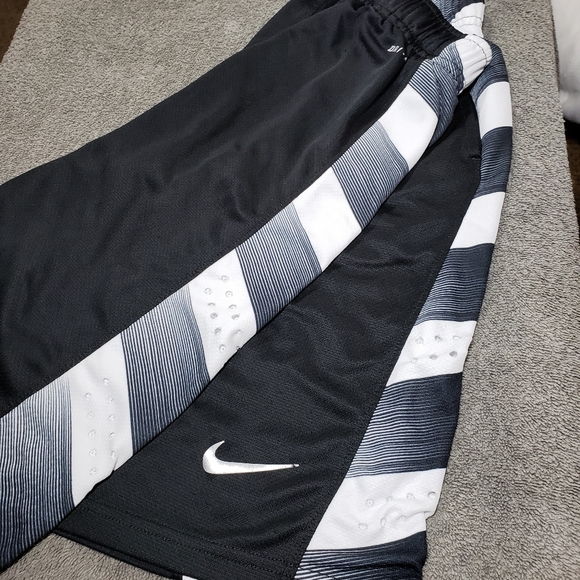 NIKE DRI-FIT BASKETBALL SHORTS - Picture 5 of 5